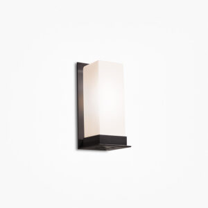 Kort sconce